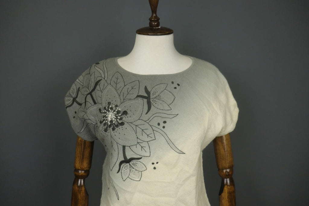GUDRUN SJODEN Gray Ivory Embroidered Flower 100% Wool Casual Fleece Shirt – Size S