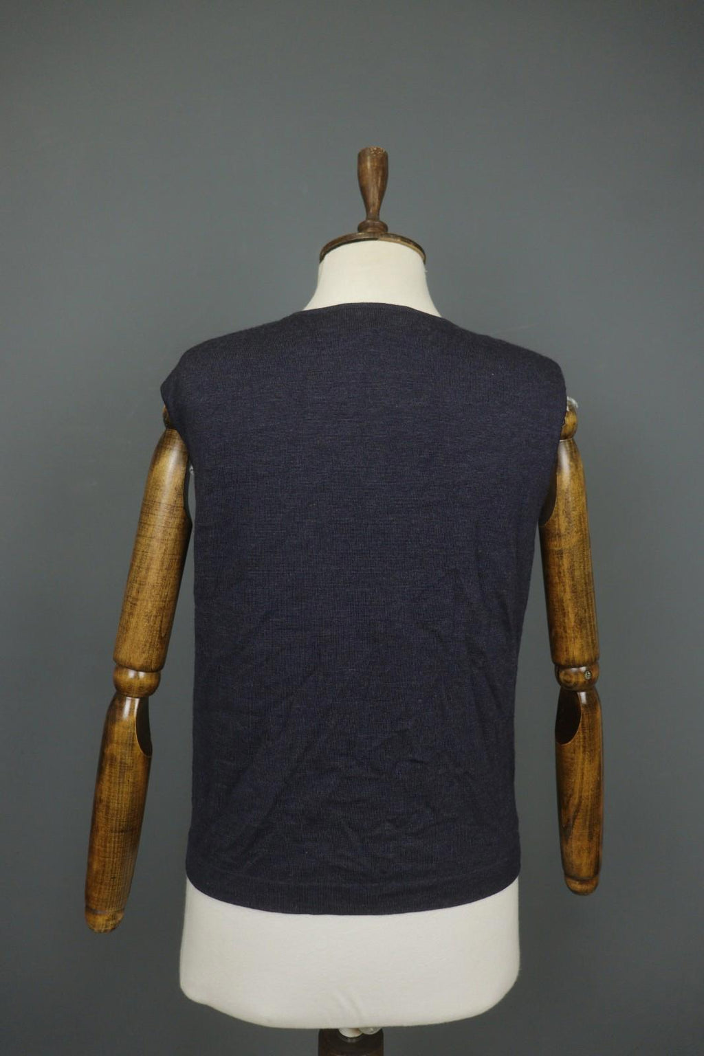 ESCADA Navy 100% Wool Knitted Short Sleeve Round Neck Pullover Sweater – Size 40